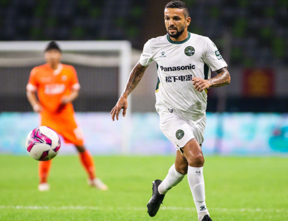 包含内蒙古草原客场惨败，积分榜垫底的词条