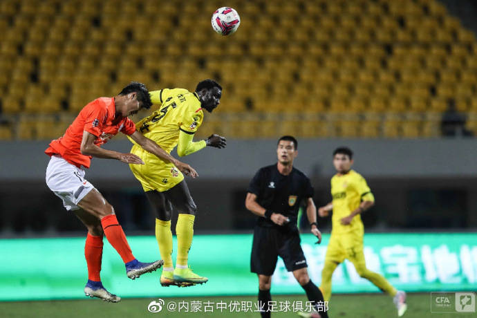 包含内蒙古草原客场惨败，积分榜垫底的词条